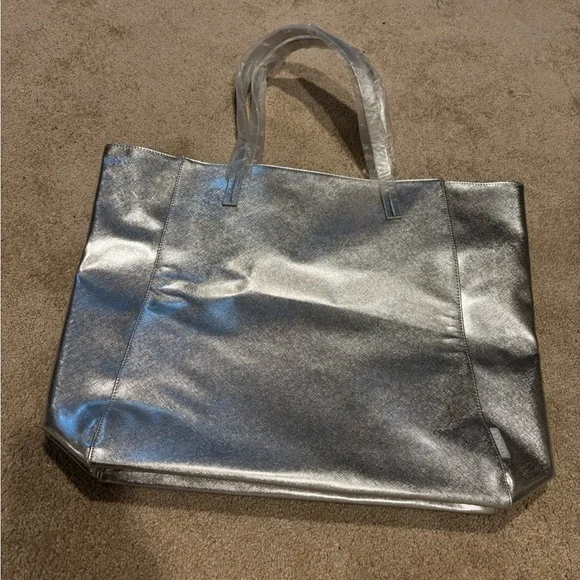 Clinique Silver Tote Bag - Picture 3 of 7
